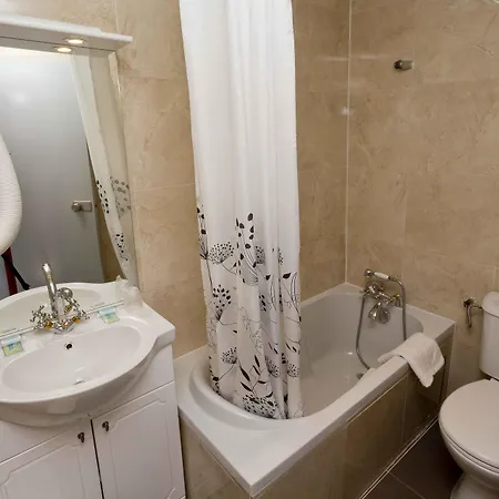 Hipotel Belgrand Edith Piaf 3*