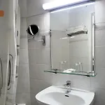 Hipotel Belgrand Edith Piaf 3*