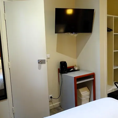 Hipotel Belgrand Edith Piaf 3*