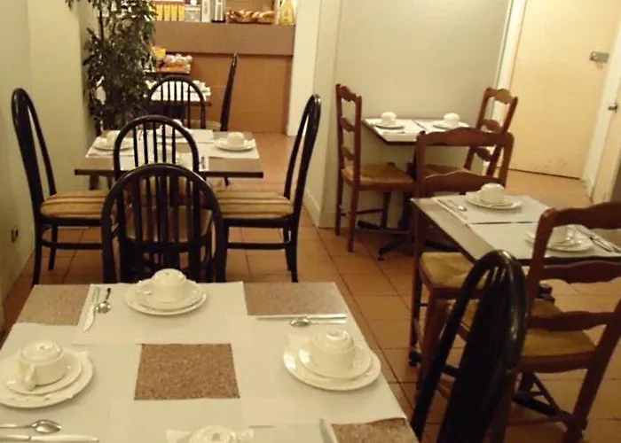 Hipotel Belgrand Edith Piaf