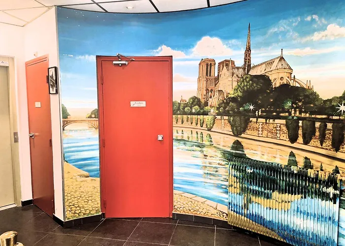 Hipotel Belgrand Edith Piaf 3*