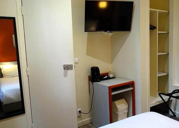 Hipotel Belgrand Edith Piaf 3*