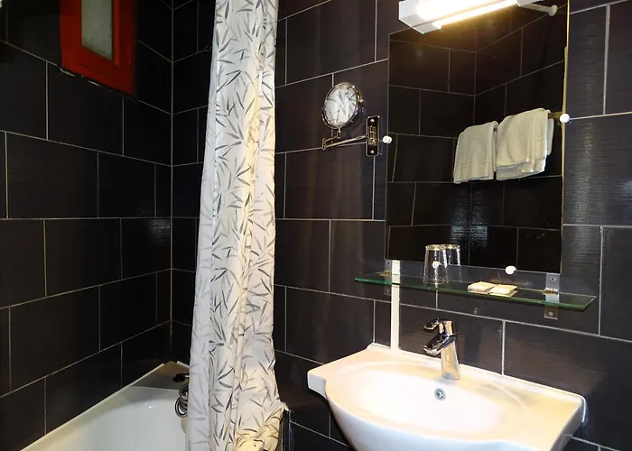 Hipotel Belgrand Edith Piaf Paris