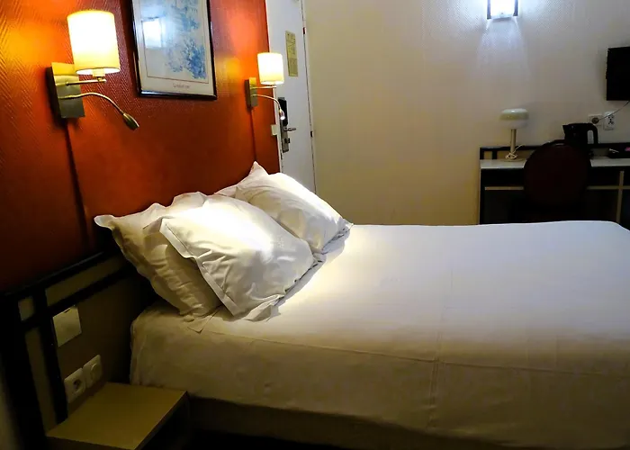 Hipotel Belgrand Edith Piaf Hotell
