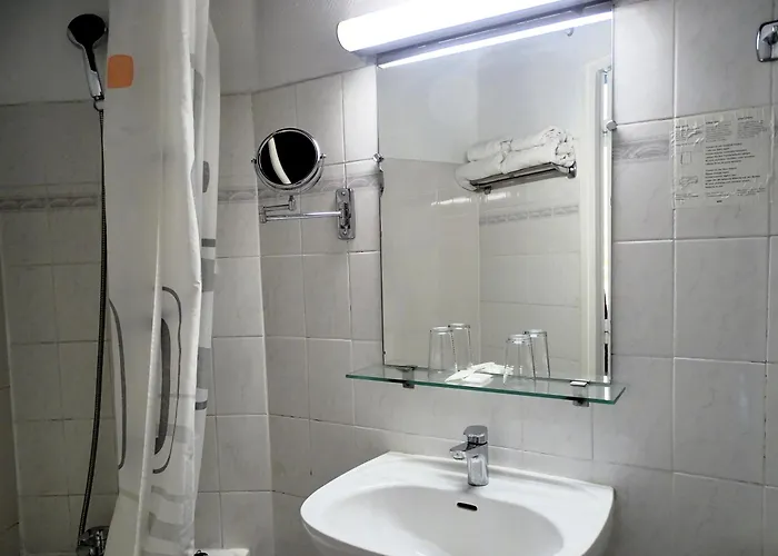 Hipotel Belgrand Edith Piaf 3*
