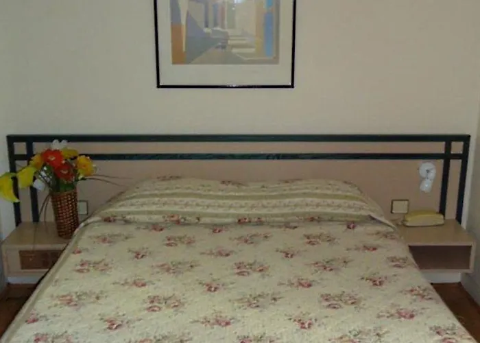 Hotell Hipotel Belgrand Edith Piaf 3*