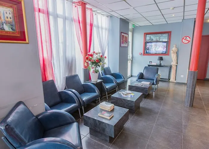 Hipotel Belgrand Edith Piaf 3*