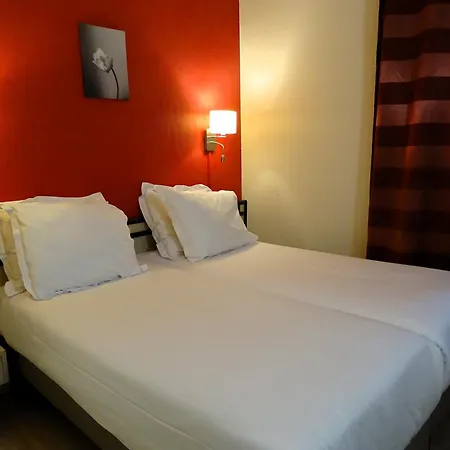 Hipotel Belgrand Edith Piaf Paris