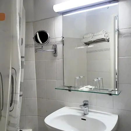 Hipotel Belgrand Edith Piaf 3*