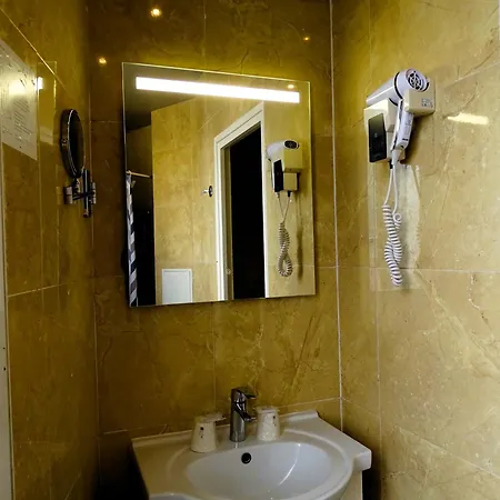 Otel Hipotel Belgrand Edith Piaf 3*