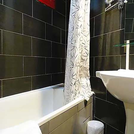 Hipotel Belgrand Edith Piaf Paris