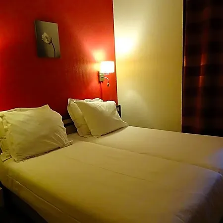 Hipotel Belgrand Edith Piaf 3*