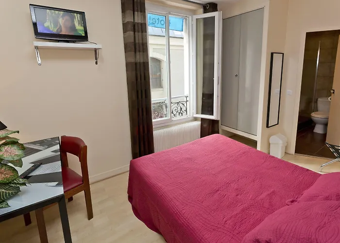 Hipotel Belgrand Edith Piaf 3*