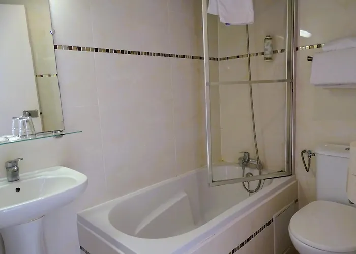 Hotel Hipotel Belgrand Edith Piaf