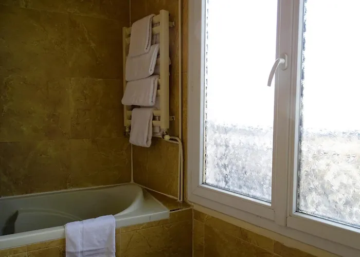 Hipotel Belgrand Edith Piaf 3*