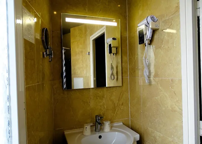 Hotel Hipotel Belgrand Edith Piaf 3*