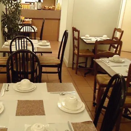 Hipotel Belgrand Edith Piaf