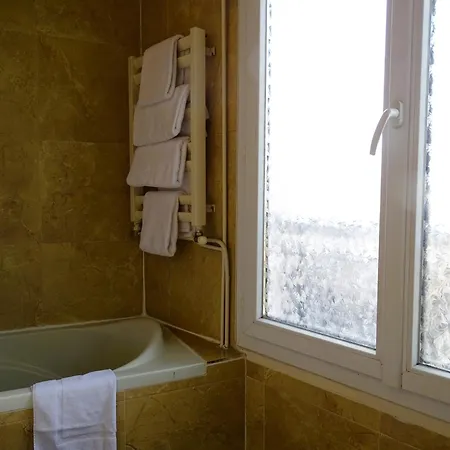 Hipotel Belgrand Edith Piaf 3*
